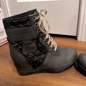 SOREL WEDGE BOOTS